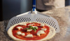 Lapos pizzalapát, perforált, eloxált alumíniumból | GI.METAL A-32RFX/180