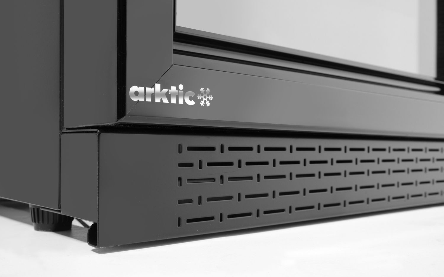 Bar italhűtő 2 ajtós, tolóajtók, fekete, 158 l, festett acél | ARKTIC 236888