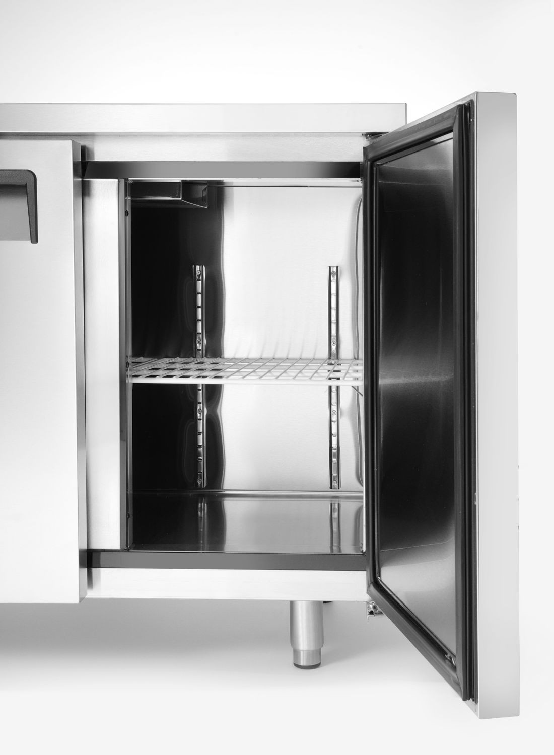 Hűtőasztal Kitchen Line 2 ajtós, 220 l, 120x60x85 cm, Embraco aggregát, 0.3 kW | ARKTIC 233344
