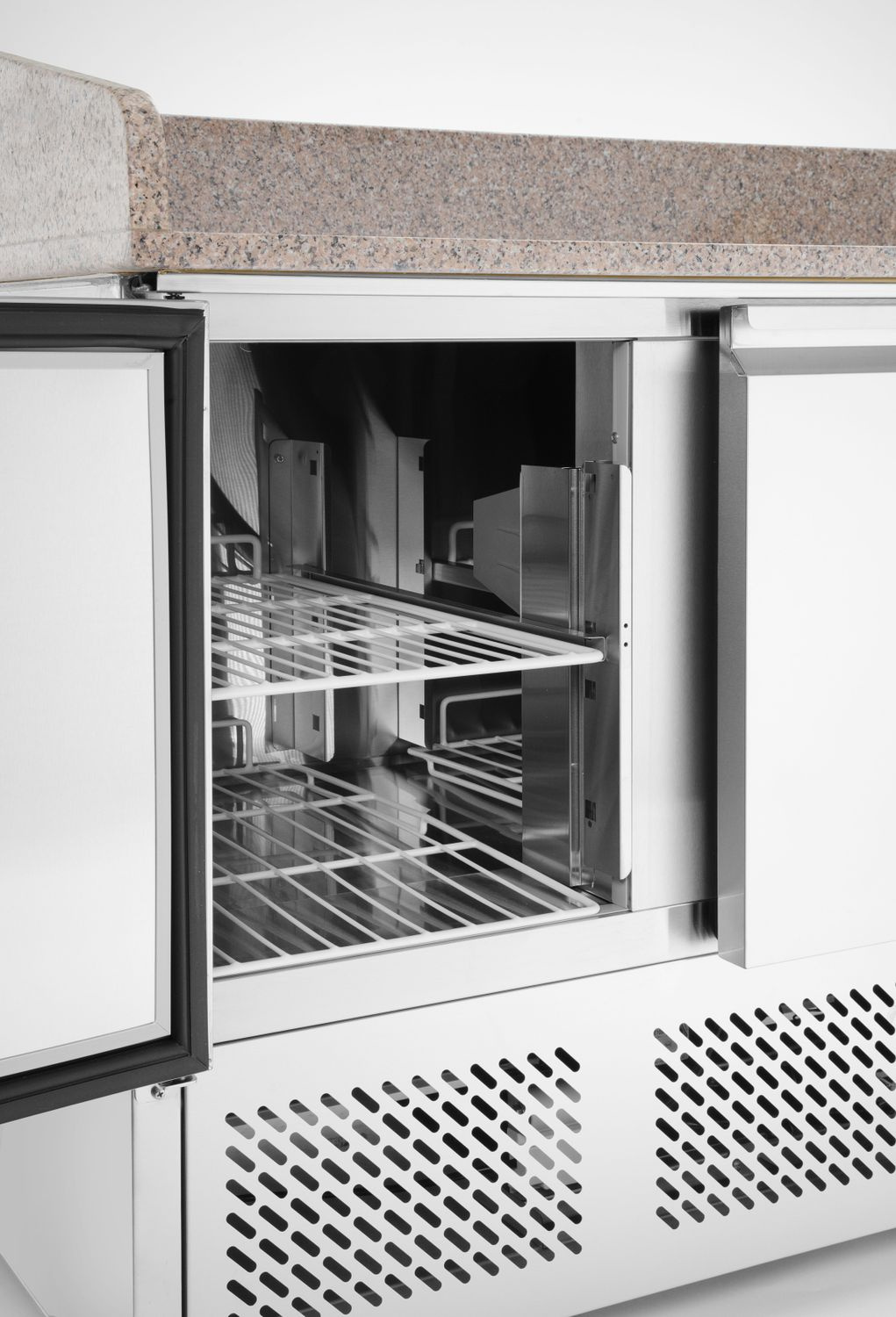 3 ajtós pizzasütő hűtőasztal feltéttel, 570 l, 6 GN 1/4, 140x70x110 cm | ARKTIC 232033