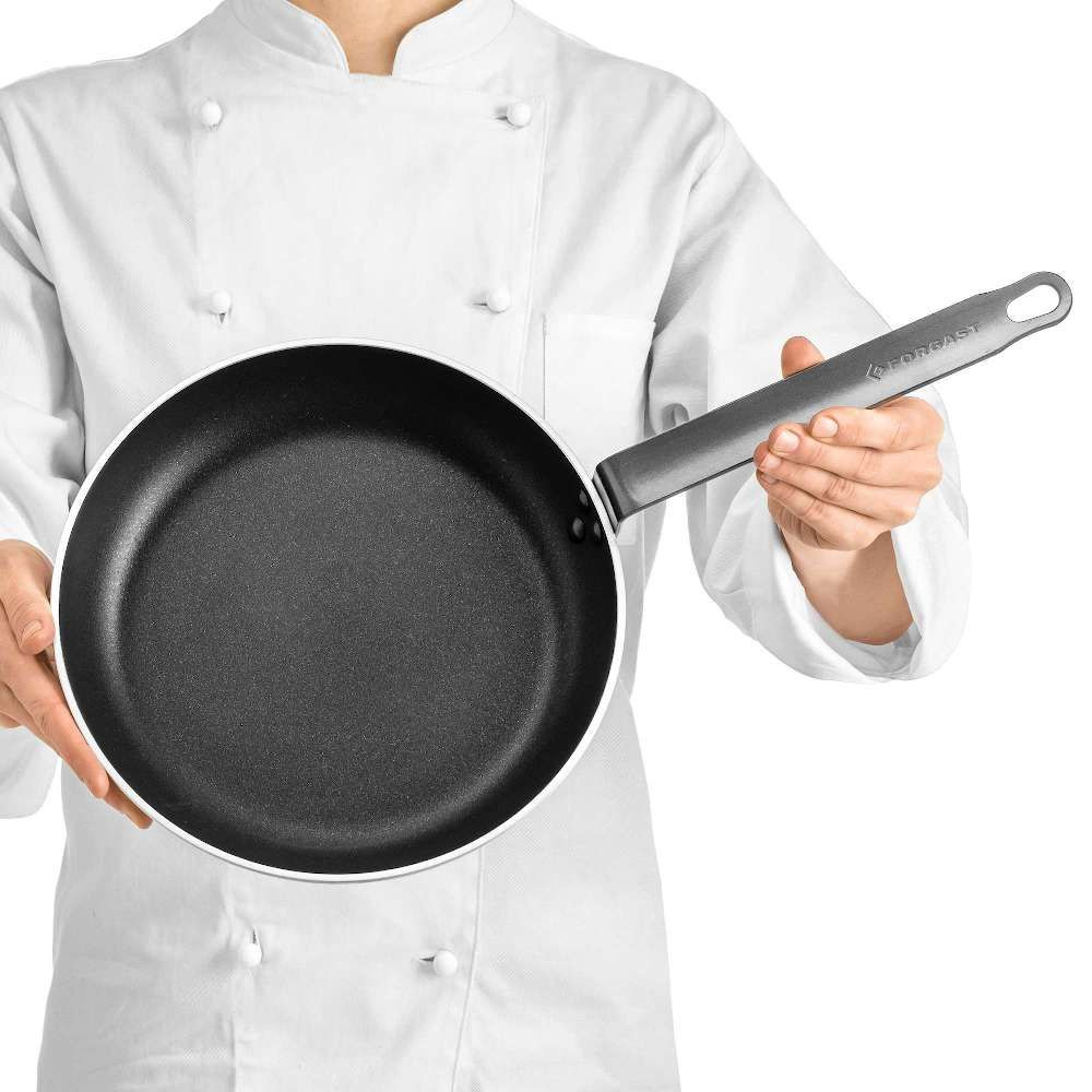 Alumínium serpenyő PLATINUM PLUS tapadásmentes bevonattal 28 cm | FORGAST FG02324