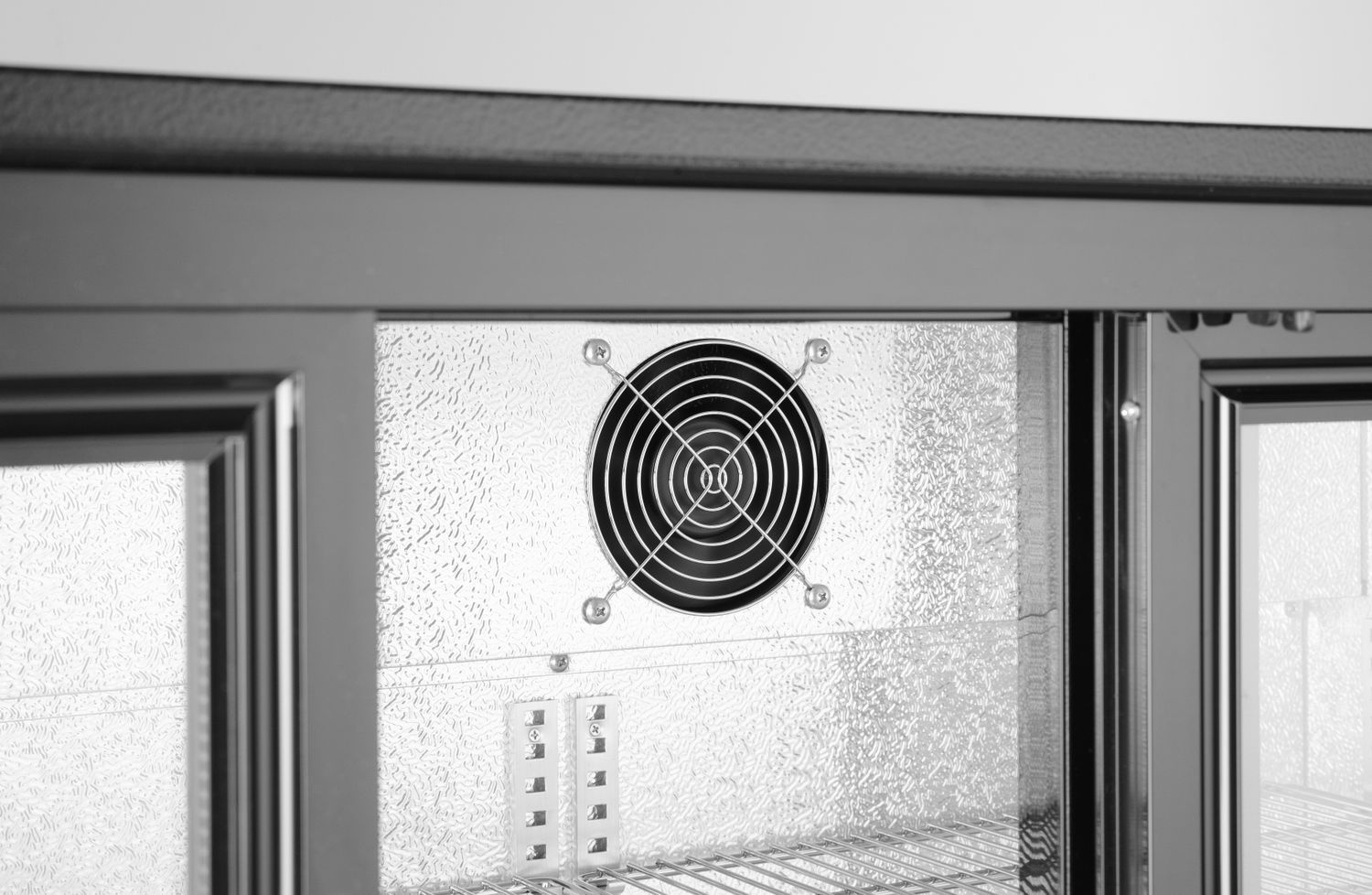 3 ajtós italhűtő bárhűtőszekrény 338 l, alumínium, fekete, 2-10°C | ARKTIC 235836