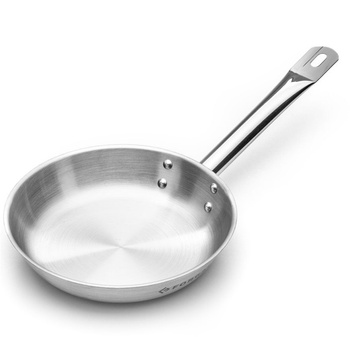 Serpenyő szaténfényű acélból 28 cm | FORGAST FG02302